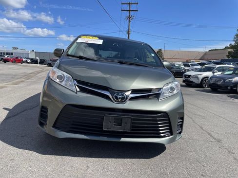 Used 2020 Toyota Sienna LE AWD/4WD image 5
