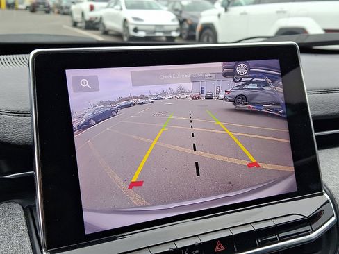 Used 2022 Jeep Compass Latitude image 18