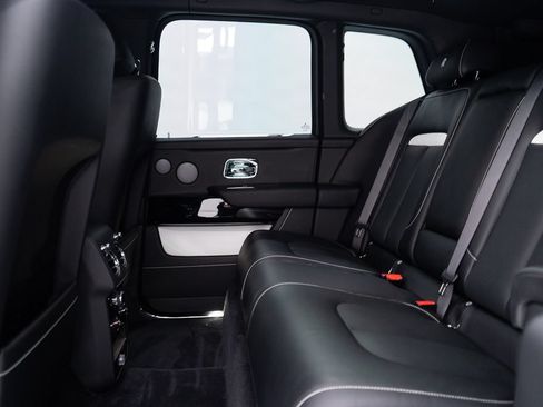 Certified 2022 Rolls-Royce Cullinan AWD/4WD image 24
