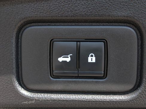 Used 2025 Nissan Pathfinder SV AWD/4WD image 9