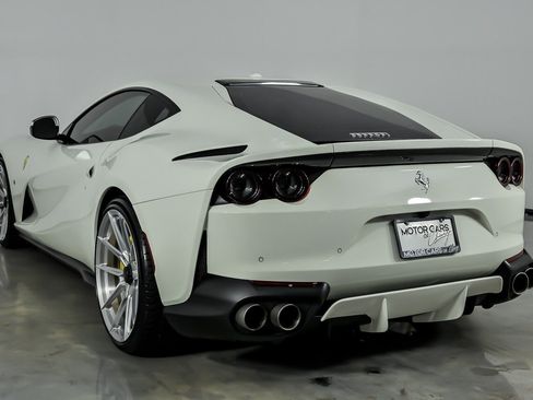 Used 2018 Ferrari 812 Superfast RWD image 10