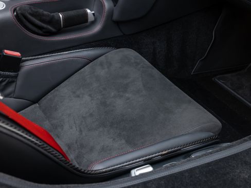 Used 2009 Mercedes-Benz SLR image 35