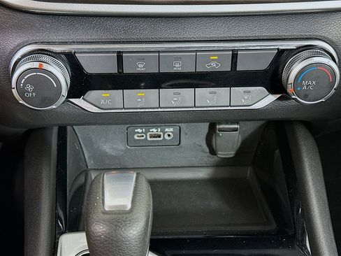 Used 2024 Nissan Altima 2.5 SV image 23