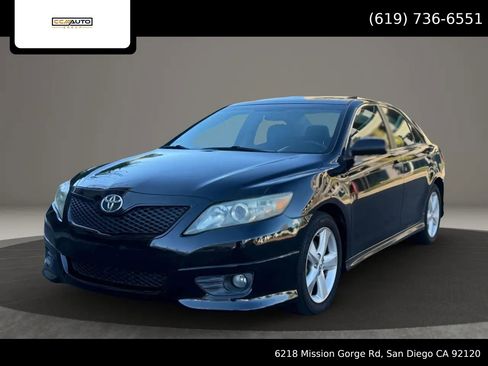 Used 2011 Toyota Camry SE image 1