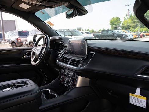Used 2022 Chevrolet Tahoe Z71 w/ Luxury Package AWD/4WD image 22