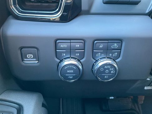 Used 2025 GMC Sierra 2500 AT4 w/ AT4 Premium Plus Package image 11