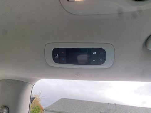 Used 2017 Chrysler Pacifica Touring Plus image 29