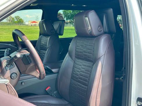 Used 2023 Cadillac Escalade Sport Platinum w/ LPO, ONYX Package AWD/4WD image 14