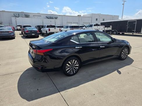 Used 2025 Nissan Altima 2.5 SV image 13