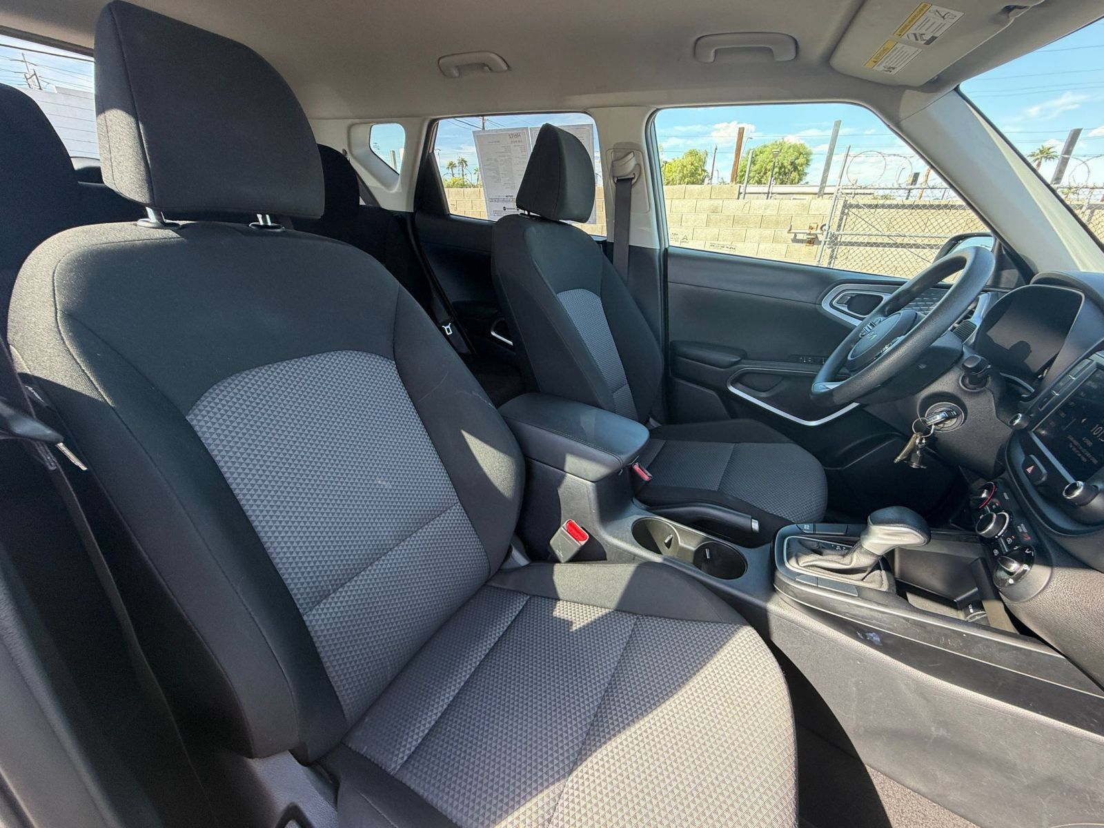 Used 2025 Kia Soul LX w/ LX Technology Package FWD image 33