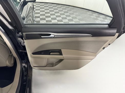 Used 2019 Ford Fusion SE AWD/4WD image 28
