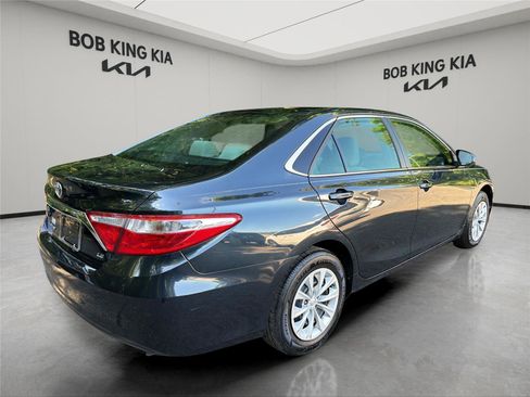 Used 2015 Toyota Camry LE FWD image 5