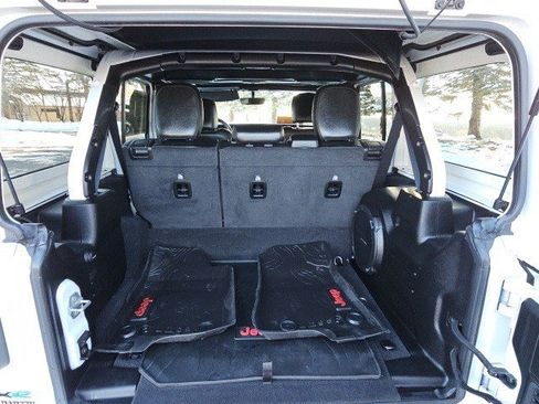 Used 2022 Jeep Wrangler Unlimited Sahara image 18