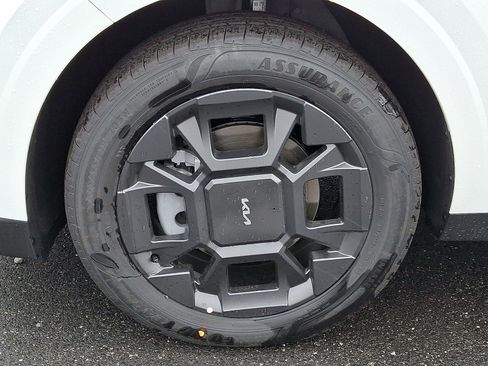 New 2026 Kia Carnival EX FWD image 4