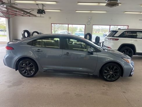 Used 2024 Toyota Corolla SE w/ SE Convenience Package FWD image 21