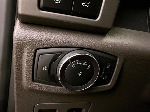 Used 2019 Ford Expedition XLT w/ Equipment Group 202A AWD/4WD image 31