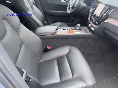 Used 2022 Volvo XC60 B5 Momentum w/ Climate Package image 3