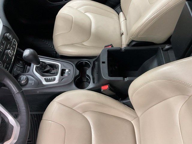 Used 2016 Jeep Cherokee Limited AWD/4WD image 23