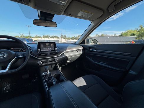 Used 2025 Nissan Altima 2.5 SV FWD image 35
