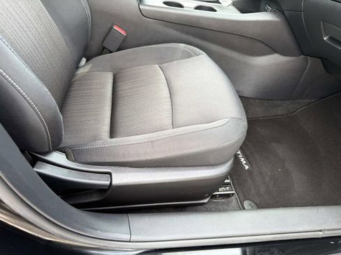 Used 2025 Nissan Altima 2.5 SV FWD image 12