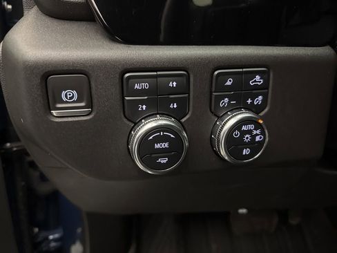 Used 2024 GMC Sierra 1500 SLT w/ SLT Premium Plus Package AWD/4WD image 9