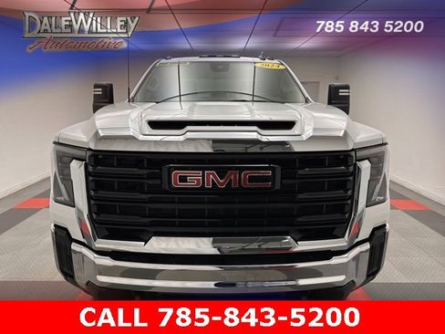 Used 2024 GMC Sierra 2500 Pro image 2