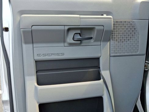 Used 2011 Ford E-350 and Econoline 350 XL w/ PWR Windows & Locks Group image 16