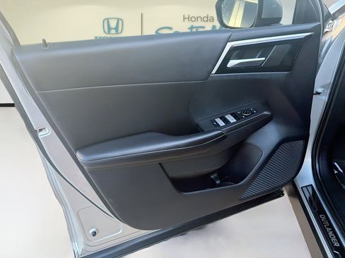 Used 2022 Mitsubishi Outlander SE image 20