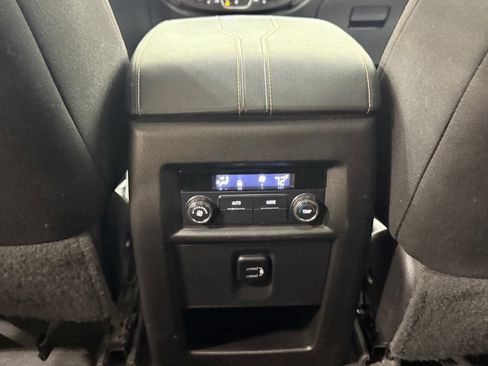 Used 2018 Chevrolet Traverse LT FWD image 32