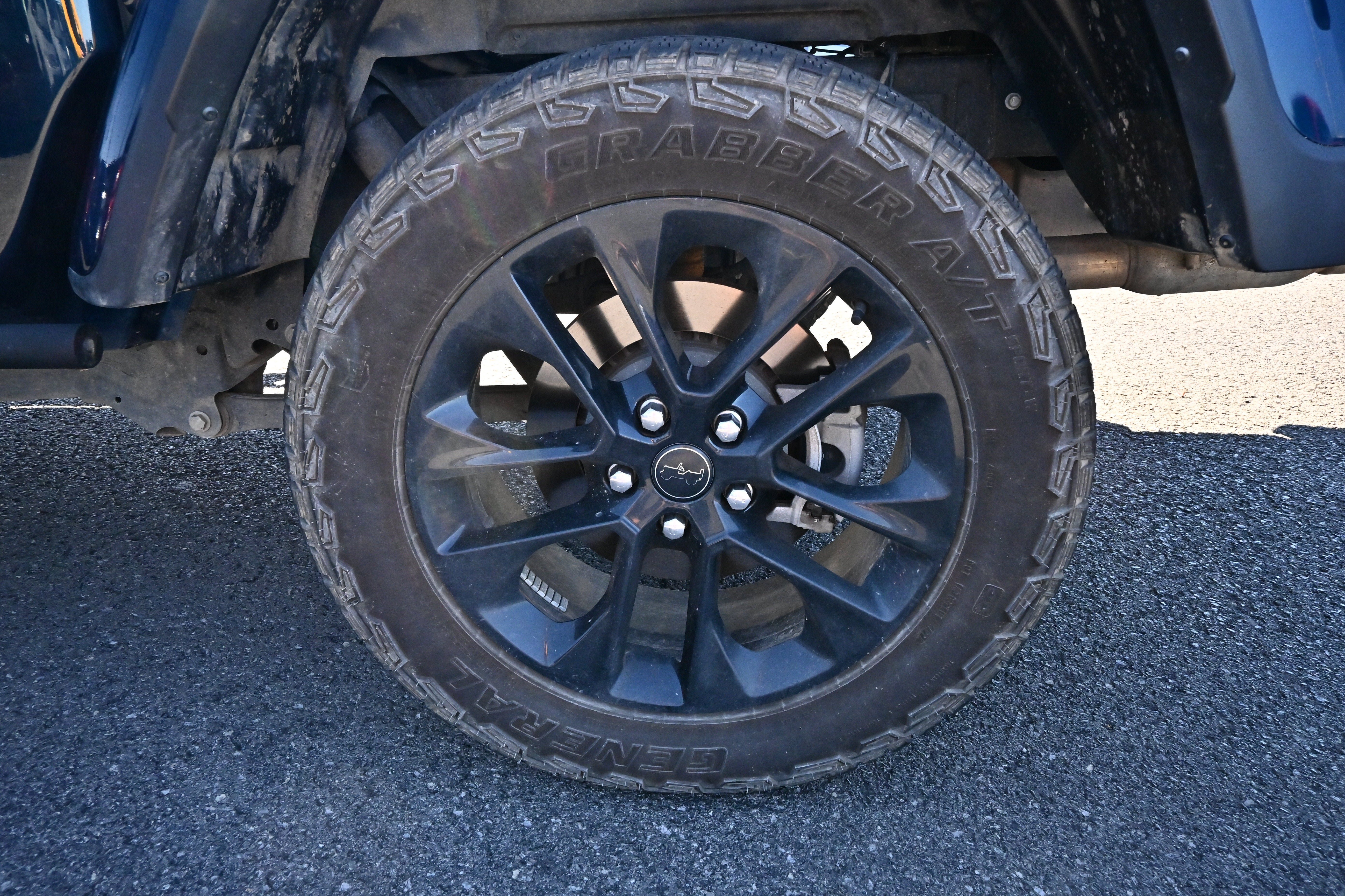 Used 2025 Jeep Gladiator Sport AWD/4WD image 11