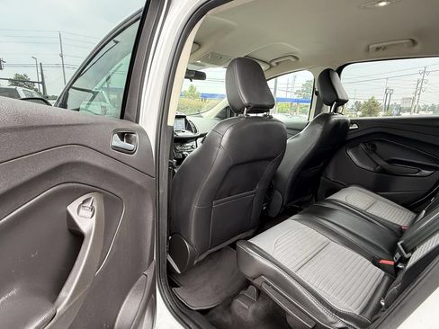 Used 2018 Ford Escape SE w/ SE Sport Appearance Package FWD image 4