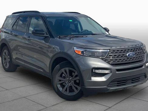 Certified 2023 Ford Explorer XLT w/ Equipment Group 202A RWD image 3