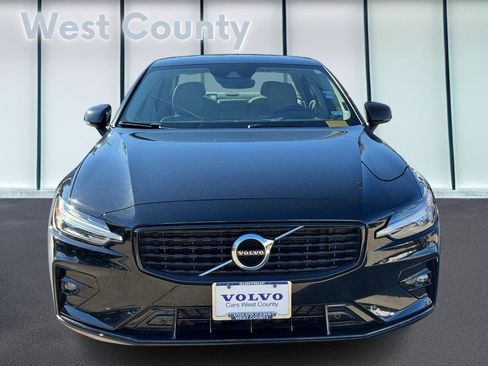 Certified 2022 Volvo S60 B5 Momentum image 10