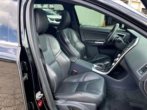 Used 2016 Volvo XC60 T6 R-Design image 7