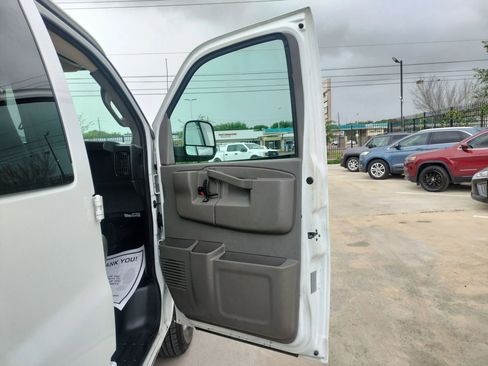 Used 2017 Chevrolet Express 2500 LS image 25