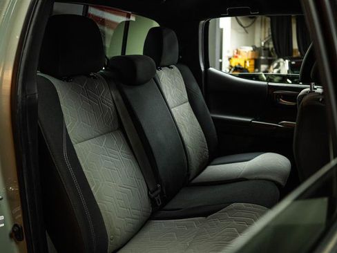 Used 2023 Toyota Tacoma TRD Sport w/ Black Out Package (TMS) image 11