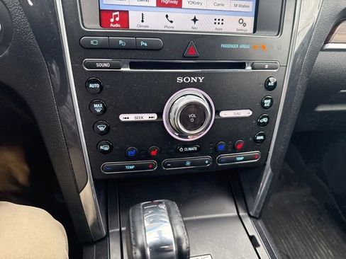Used 2017 Ford Explorer Limited w/ Equipment Group 301A AWD/4WD image 9