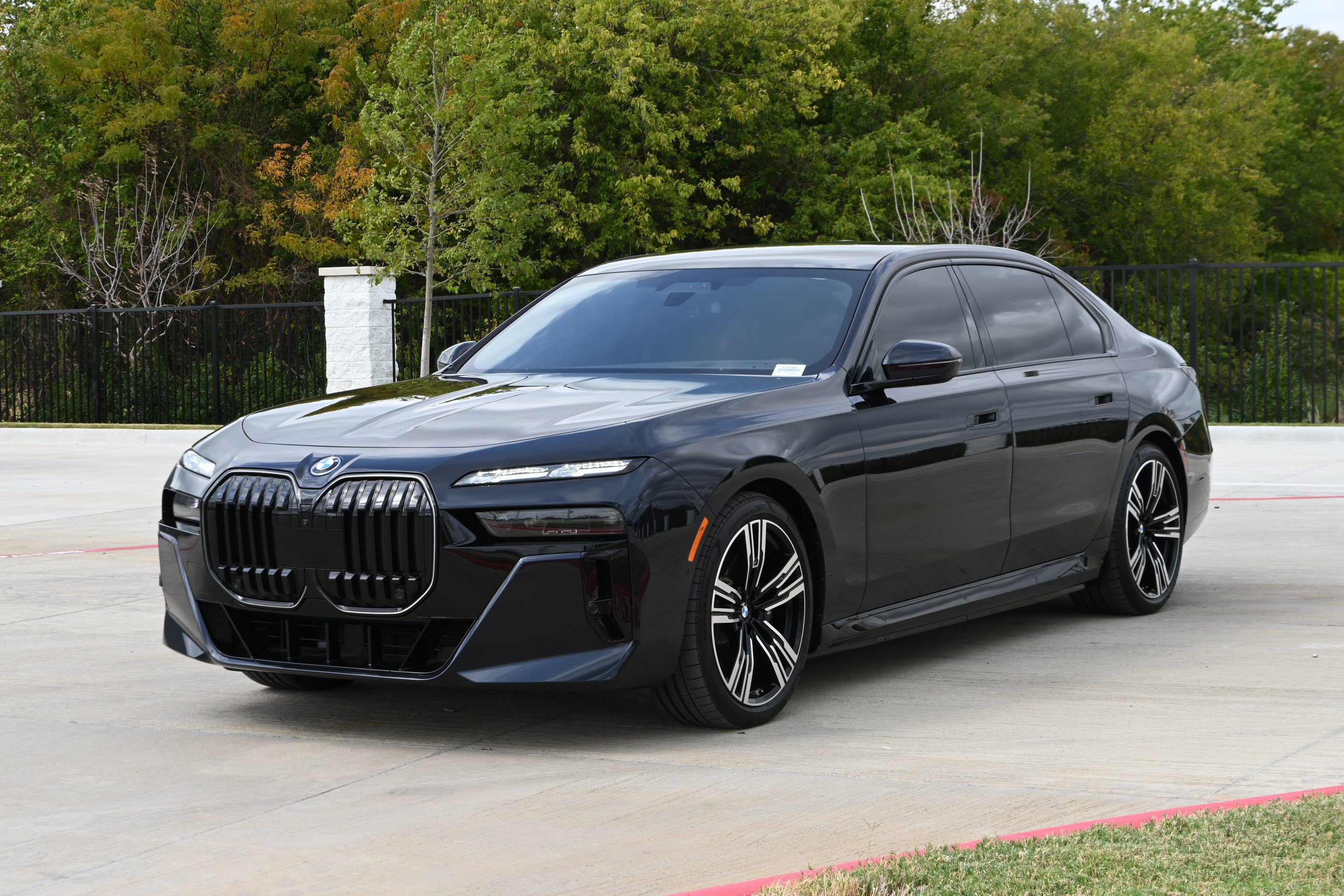 Certified 2024 BMW i7 xDrive60 w/ Executive Package AWD/4WD image 5