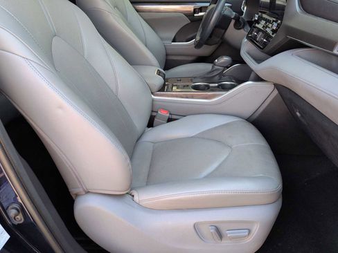 Used 2021 Toyota Highlander Limited AWD/4WD image 24
