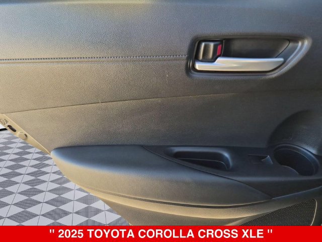 Used 2025 Toyota Corolla Cross XLE AWD/4WD image 28
