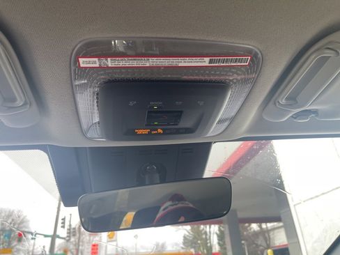 Used 2025 Toyota Prius Plug-In Hybrid image 26