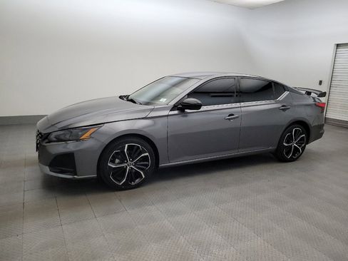 Used 2024 Nissan Altima 2.5 SR FWD image 2