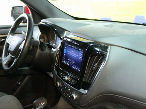 Used 2023 Chevrolet Traverse LT image 10