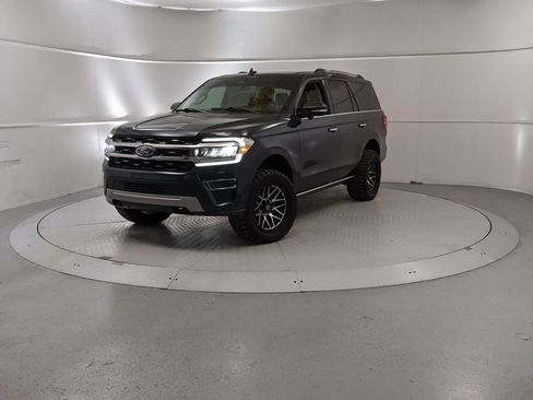 Used 2024 Ford Expedition Limited image 6