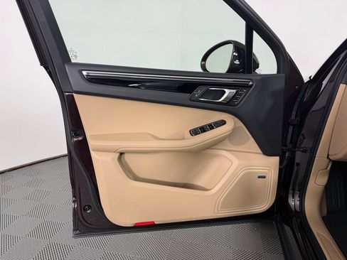 Certified 2026 Porsche Macan AWD/4WD image 19