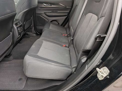 Used 2023 Jeep Grand Cherokee Laredo AWD/4WD image 18