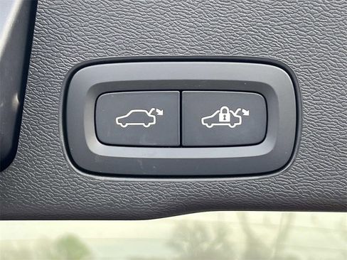 Used 2024 Volvo XC60 B5 Plus image 13