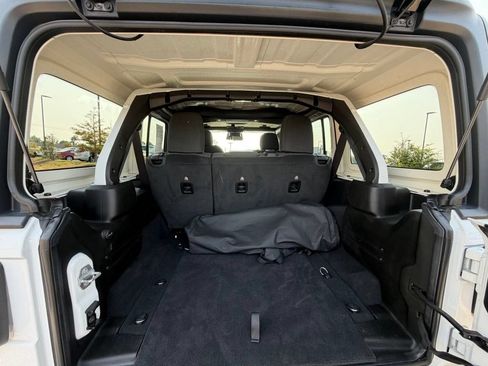 Used 2026 Jeep Wrangler Unlimited Rubicon AWD/4WD image 28