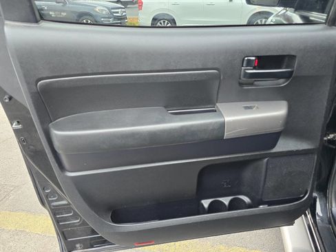 Used 2013 Toyota Tundra 4x4 CrewMax image 22