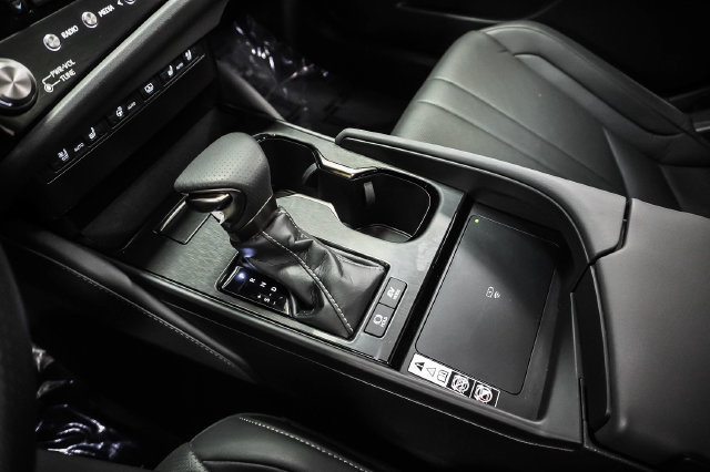 Certified 2024 Lexus ES 300h F Sport FWD image 17
